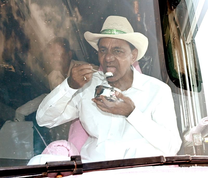 CM KCR had Lunch In Convoy Bus In during crop loss assesment tour