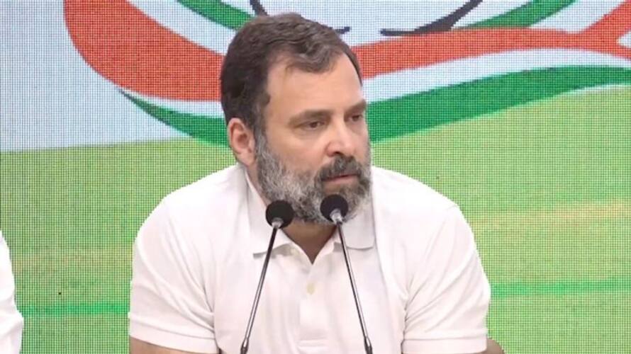 Do not ask pro-BJP questions here as a journalist! - Rahul Gandhi Do not ask pro-BJP questions here as a journalist! - Rahul Gandhi