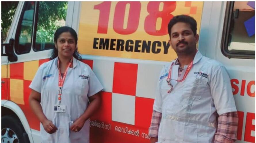 kaniv 108 ambulace workers help in home pregnent lady kasargod asd kaniv 108 ambulace workers help in home pregnent lady kasargod asd