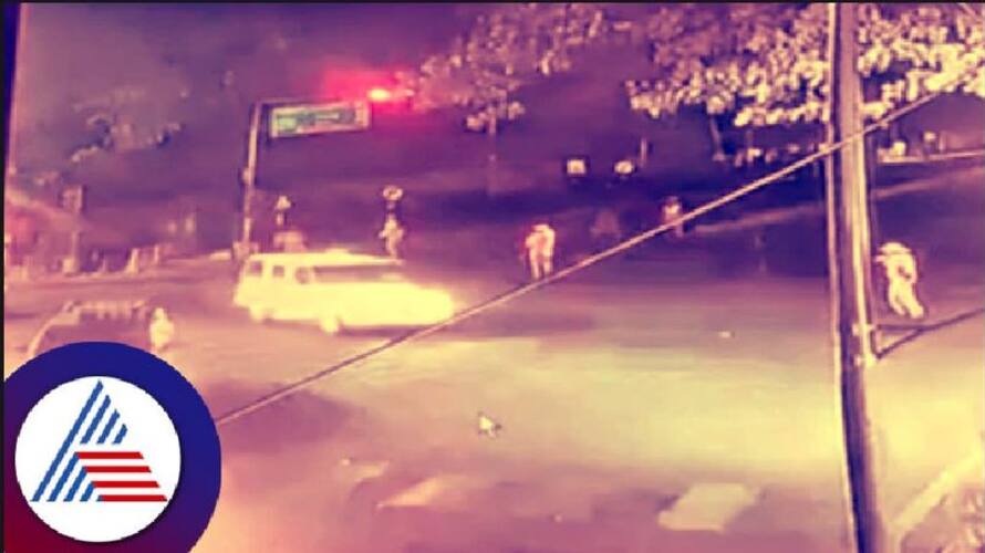 Youths came across Amit Shah's car on bike; Four people were arrested rav Youths came across Amit Shah's car on bike; Four people were arrested rav