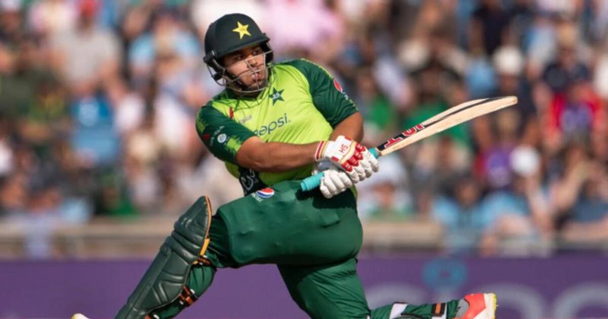 குண்டா இருக்க, போய் சாப்பிடு; பாகிஸ்தான் வீரரை சைகையால் உருவ கேலி செய்த ரசிகர்; வைரலாகும் வீடியோ!