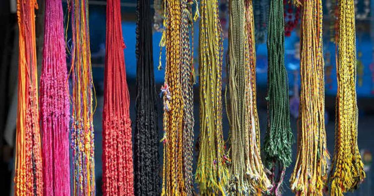 நீங்கள் என்னக் கலர் கயிறை கட்டி இருக்கிறீர்கள்? அதற்கு என்ன பலன் என்று தெரியுமா? 