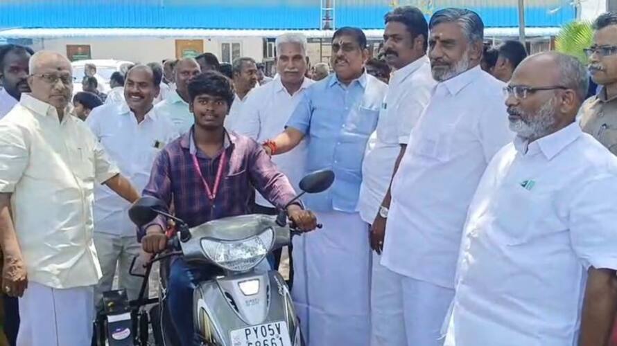 physically challenged persons argument with government officers in puducherry assembly campus physically challenged persons argument with government officers in puducherry assembly campus