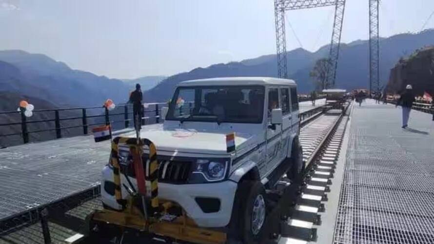 Indian Railways Uses Mahindra Bolero For Inspection Of World's Highest Rail Bridge: Watch Indian Railways Uses Mahindra Bolero For Inspection Of World's Highest Rail Bridge: Watch