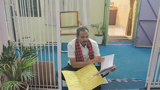 ward councilor of thondamuthur protest against the executive officer who involved in irregularities