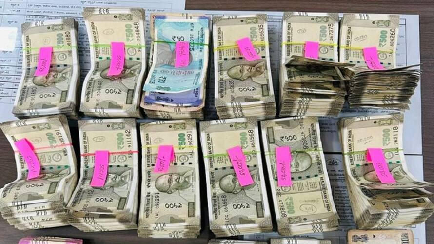 7.4 Crore Worth Items Seized For Without Documents in Karnataka grg 7.4 Crore Worth Items Seized For Without Documents in Karnataka grg