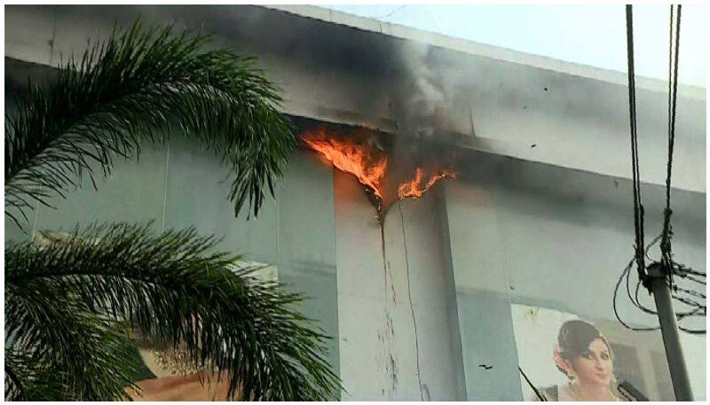 fire breaks out at jayalakshmi silks shop in kozhikode nbu