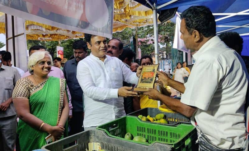 Kolar farmers launch online mango delivery portal