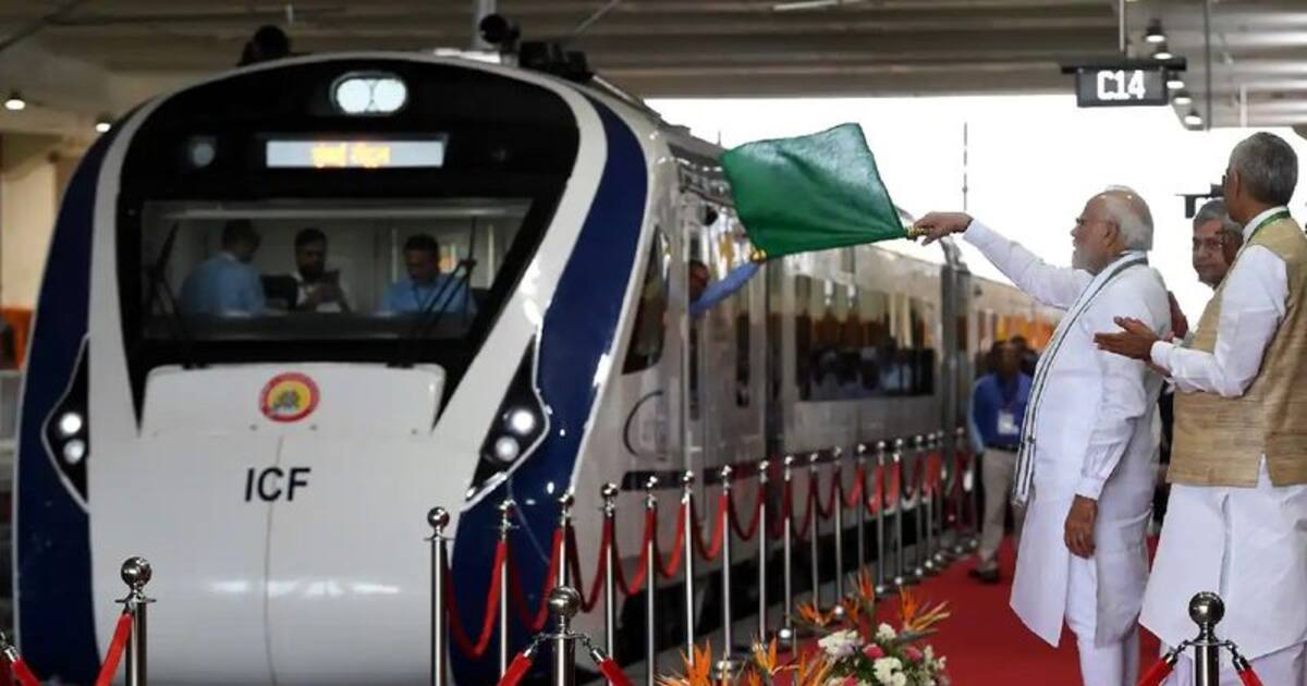 ரயில் நிலையங்களை நவீனப்படுத்தும் பிரதமர் மோடியின் வரலாற்று முயற்சி