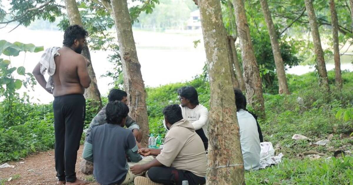 கஞ்சா போதையில் பெண்களிடம் ஆபாச வார்த்தைகளில் வசை பாடிய இளைஞர்கள் விரட்டியடிப்பு