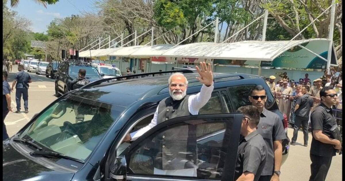 watch : தமிழக மக்களின் அன்பால் திளைத்துப்போன மோடி... திடீரென சாலையில் இறங்கி வந்து இன்ப அதிர்ச்சி கொடுத்தார்