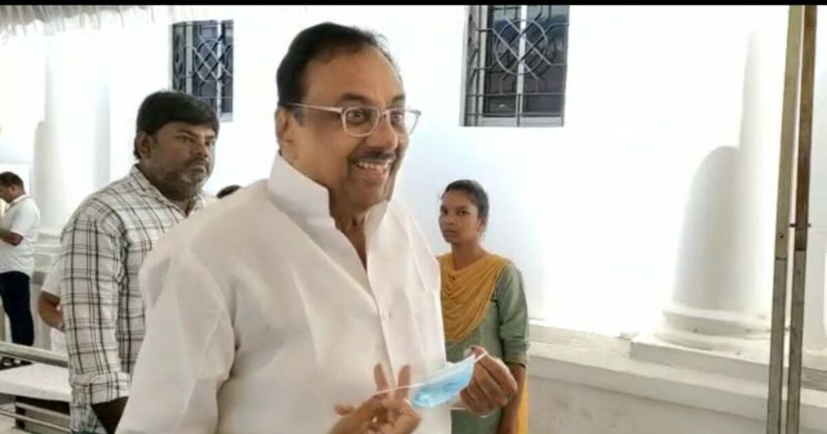 34 ஆண்டுகளுக்கு பின் பின் சட்டமன்றத்திற்கு வந்தார் ஈவிகேஎஸ் இளங்கோவன்