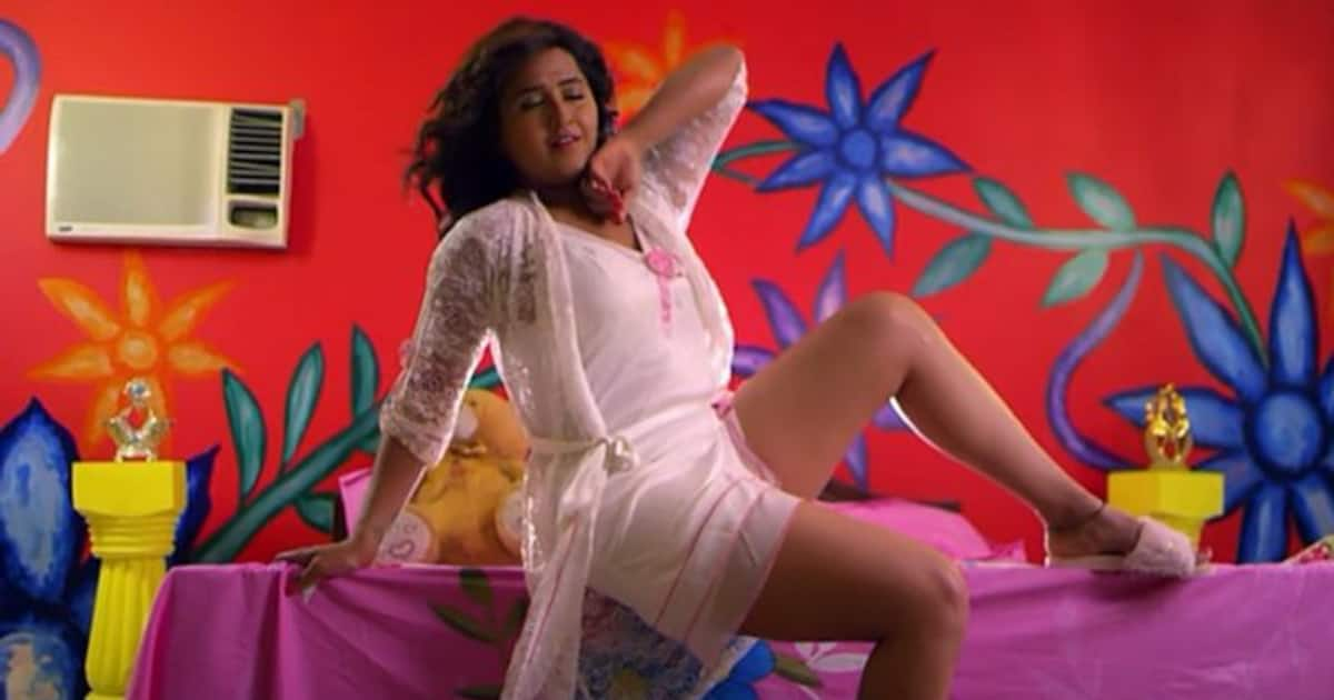 Bhojpuri Sexy Video Kajal Raghwani Khesari Lal Yadavs Bold Bedroom Song ‘adhaai Baje Goes 7899