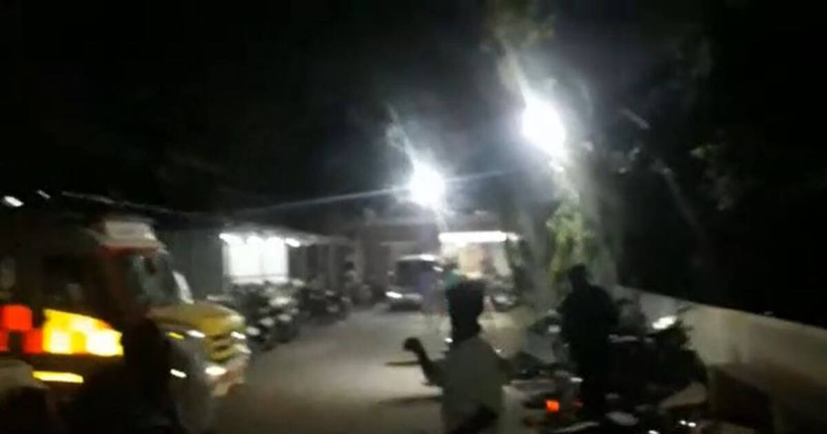 அம்பேத்கர் பிறந்தநாள் விழாவில் மோதல்; காவல் நிலையம் சூறையாடல், போக்குவரத்து நிறுத்தம்