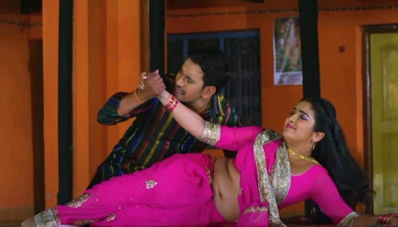 800px x 457px - Amrapali Dubey SEXY video: Bhojpuri actress, Nirahua's HOT song 'Dhadak  Jala Chhatiya' will make you go crazy