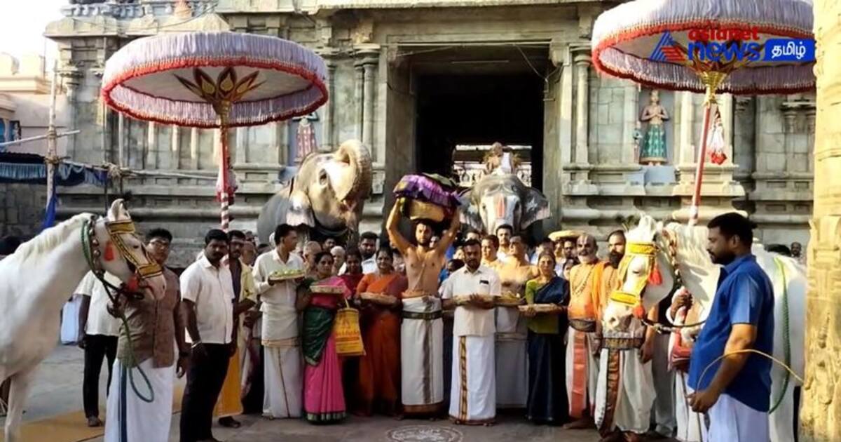 திருச்சி ரங்கநாதருக்கு மங்கள சீர்வரிசை கொண்டு வந்த ஸ்ரீவில்லிபுத்தூர் கோவில் நிர்வாகிகள்