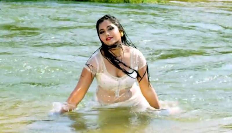Kajal Raghwani Ka Xx Video - Kajal Raghwani SEXY video: Bhojpuri actress, Nirahua's BOLD dance moves in  water will make you sweat- WATCH