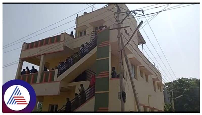 Tumakuru Two children died after touching an electric wire while playing on their house sat