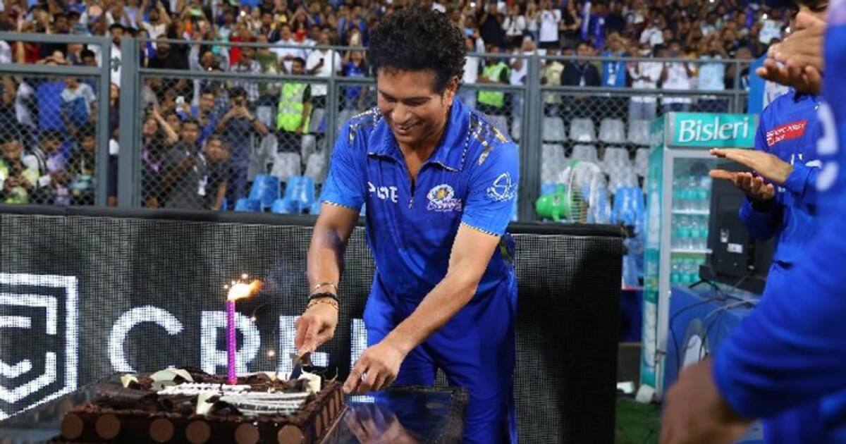 IPL 2023: வான்கடே மைதானத்தில் மும்பை இந்தியன்ஸ் வீரர்களுடன் தனது 50ஆவது பிறந்தநாளை கொண்டாடிய சச்சின்!