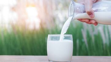 Do not drink these 4 items with milk.. Many problems may occur in the body.. Do not drink these 4 items with milk.. Many problems may occur in the body..