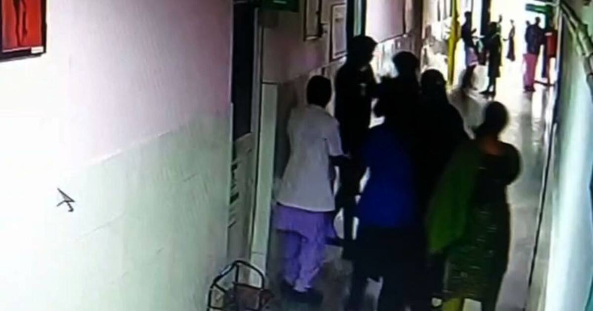 உ.பி., அரசு மருத்துவமனையின் அலட்சியம்! 3 நாளில் அடுத்தடுத்து 54 நோயாளிகள் பலி! மக்கள் அதிர்ச்சி!