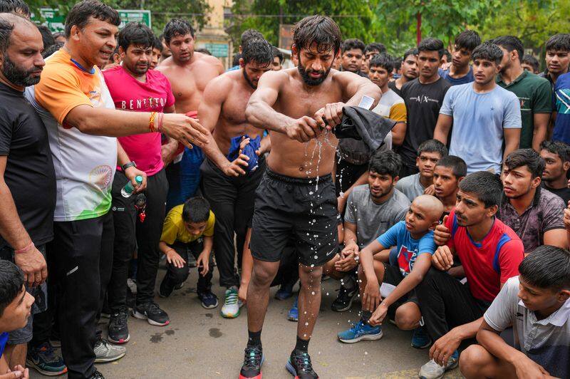 Filing FIR against Brij Bhushan first step towards victory but protest will continue: Wrestlers snt