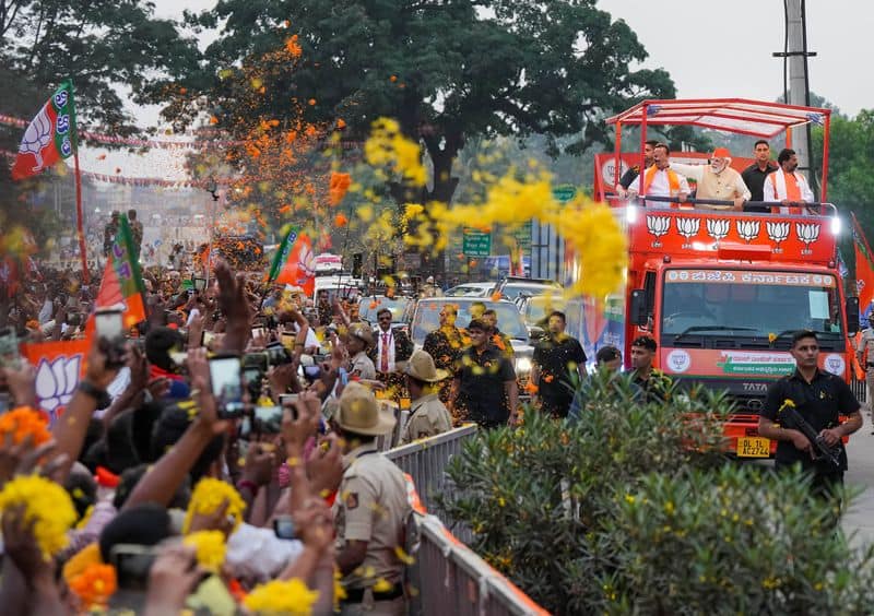 Karnataka Election 2023: Namma Bengaluru gives floral welcome to PM Modi during roadshow watch snt