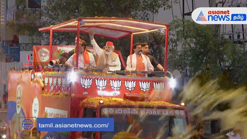 PM narendra Modi takes out mega roadshow in Bengaluru ksp