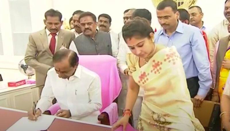 Chandrasekhar Rao Inaugurates New Telangana Secretariat Building, Targets "Political Lilliputs"