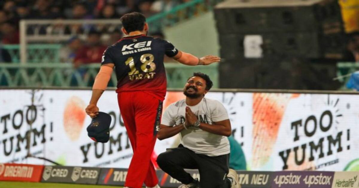 விராட் கோலி காலில் விழுந்து வணங்கிய ரசிகர்: அவரை தூக்கி கட்டியணைத்த கிங்!