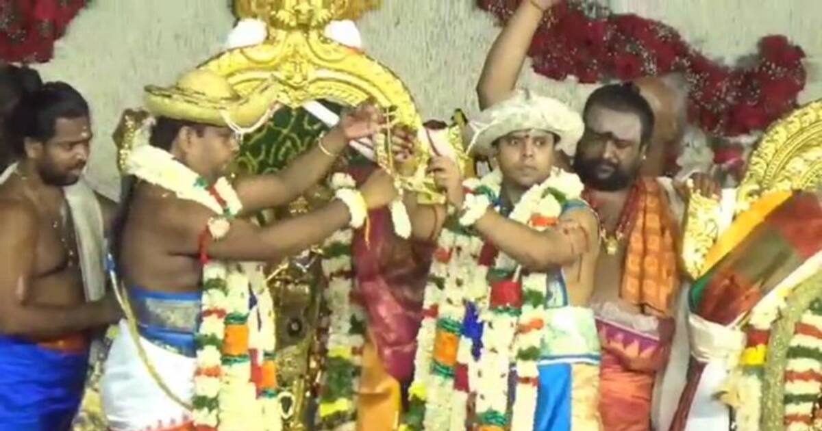 மீனாட்சி சுந்தரேசுவரர் திருக்கல்யாண வைபவம்; ஆயிரக்கணக்கான பக்தர்கள் முன்னிலையில் அரங்கேற்றம்