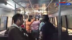 Rainwater poured into the bus! Passengers who traveled stood despite having a seat!