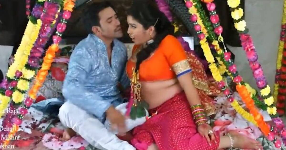 Amrapali Dubey Hot Video Bhojpuri Actress Nirahuas Bedroom Song ‘oka Boka Tin Tadoka Goes 