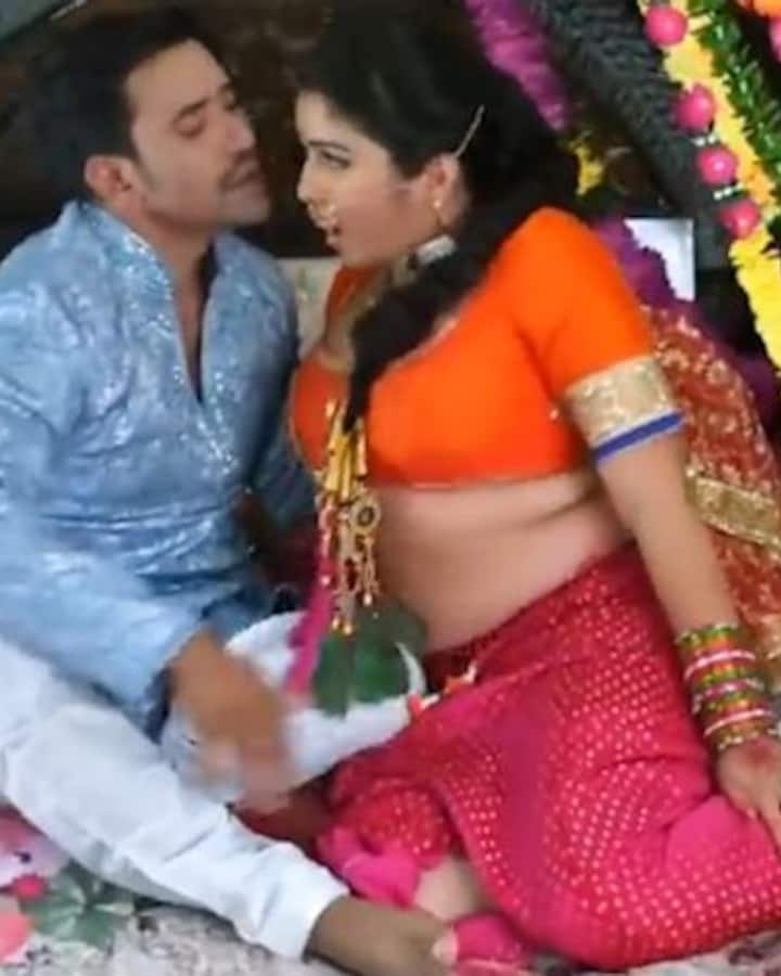 Amrapali Dubey HOT video: Bhojpuri actress, Nirahua's bedroom song 'Oka  Boka Tin Tadoka' goes viral-WATCH