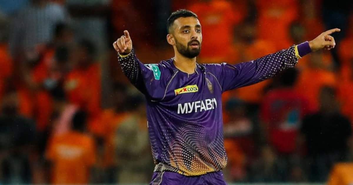  ஷர்துல் தாக்கூருக்கு பதிலாக நான் போடுறேன் என்று கேட்டு வாங்கிய வருண் சக்கரவர்த்திக்கு ஆட்டநாயகன் விருது!