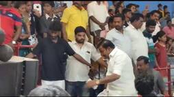 minister kn nehru fell down from stage in salem district
