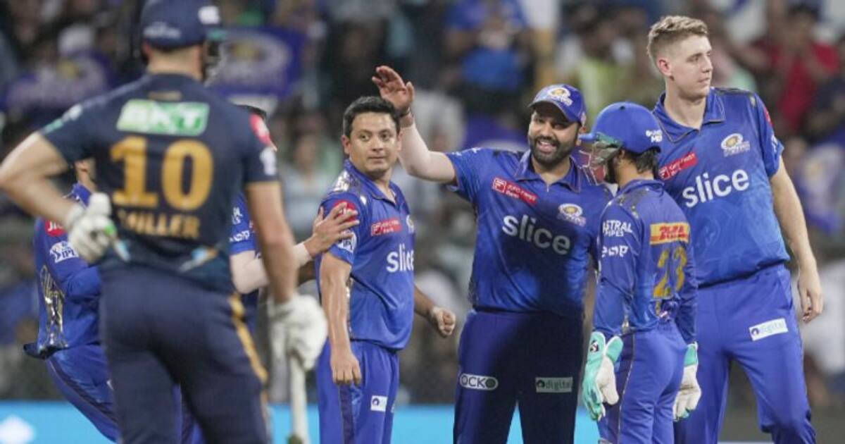 பிளே ஆஃப் போட்டியில் 3 டீம்: மும்பைக்காக விட்டுக்கொடுக்குமா ஹைதராபாத் ? இல்லை தன்னோடு கூட்டிச் செல்லுமா?