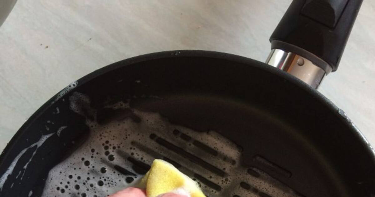 கருப்பாக இருக்கும் கடாயை புதிது போல் மாற்ற வேண்டுமா? அப்ப இதை ட்ரை பண்ணி பாருங்க..