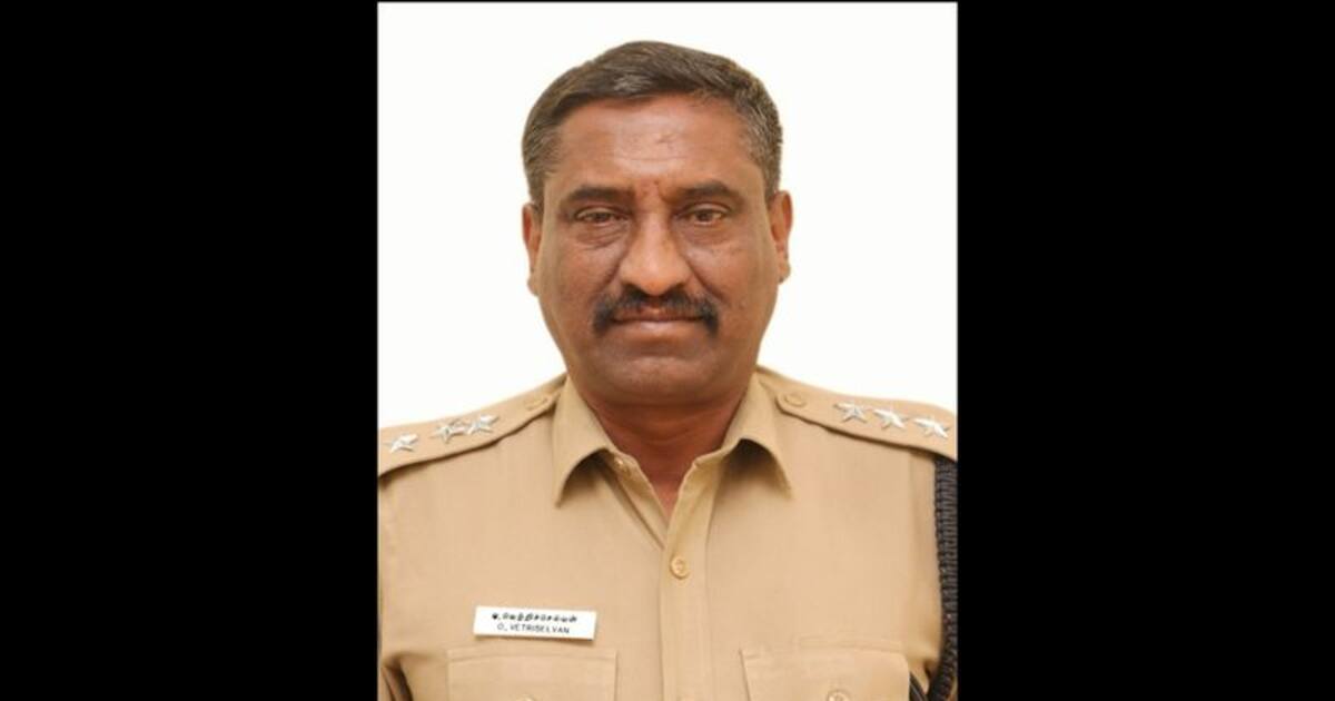 மூன்று மத குருமார்கள் மத்தியில் மகளின் திருமணத்தை நடத்தும் டி.எஸ்.பி..! திருமண பத்திரிகை வைரல்..!