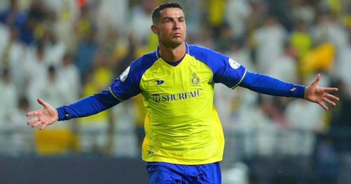 Cristiano Ronaldo sends Al-Nassr to the Arab Club Champions Cup final  thanks to a 75th-minute penalty 💪