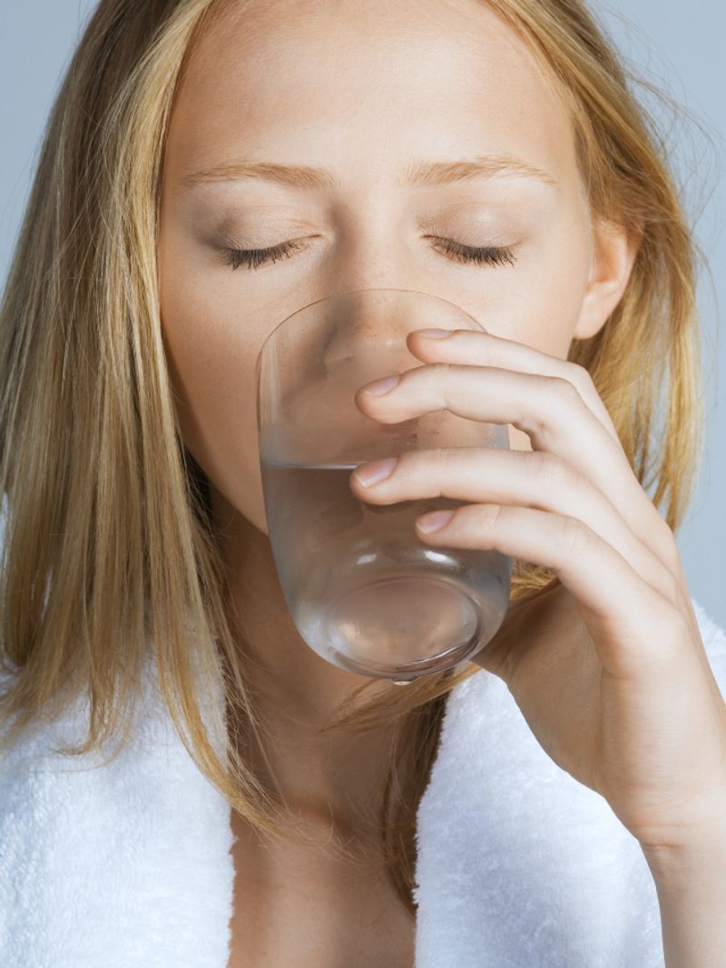 தண்ணீர் அருந்துவதற்கான சிறந்த நேரம் எது? எந்த தவறை செய்யக் கூடாது!! 