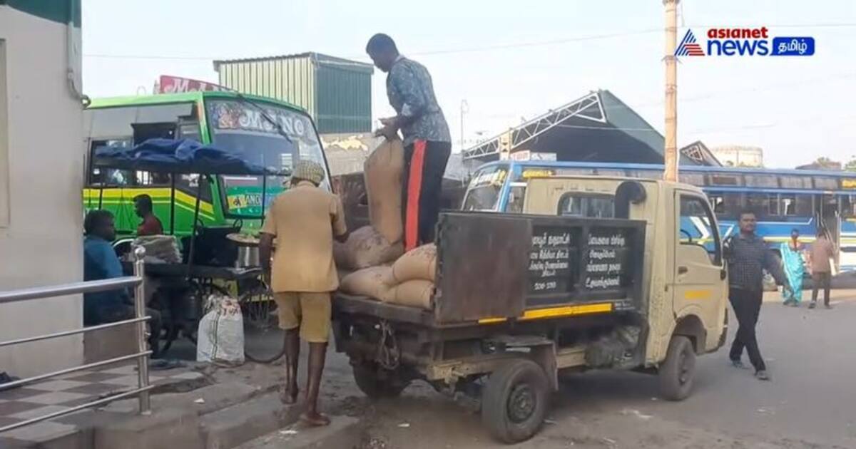 அம்மா உணவகத்திற்கு குப்பை வண்டியில் வந்திறங்கிய அரிசி மூட்டைகள் - பொதுமக்கள் அதிர்ச்சி