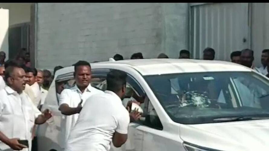 Senthil Balaji supporters vandalized the vehicle of Income Tax officials