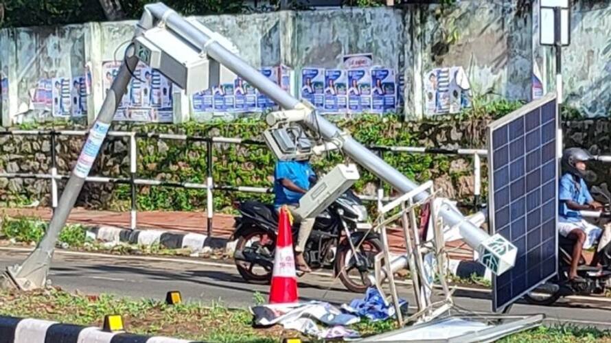 AI camera post in Adoor breaks as tipper lorry hits the post etj AI camera post in Adoor breaks as tipper lorry hits the post etj