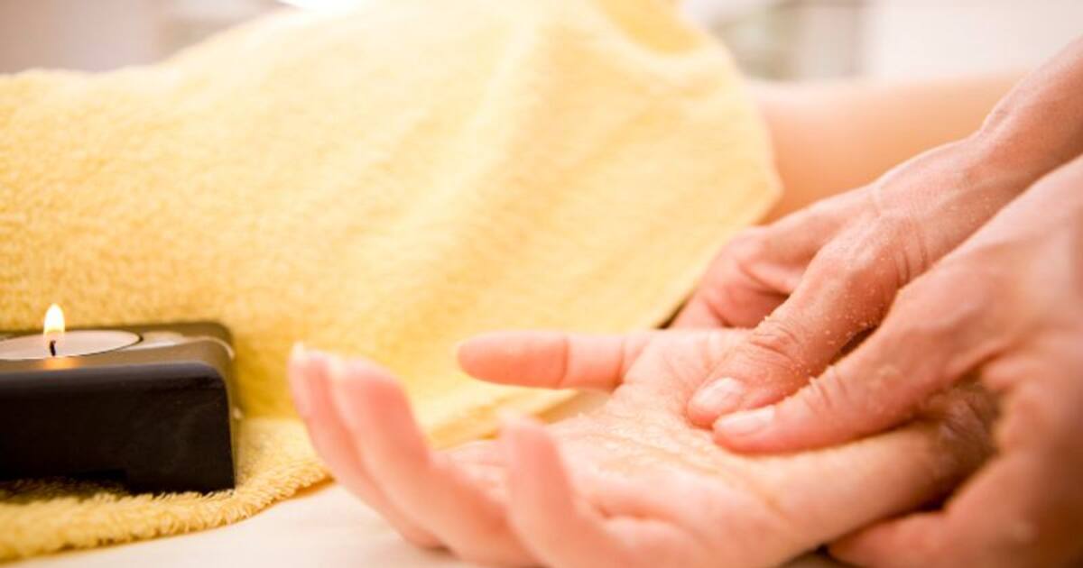 தினமும் உள்ளங்கையில் இப்படி 2 நிமிடங்கள் செய்தால் போதும்!! தீராத ஒற்றை தலைவலி கூட குறையும்.. 