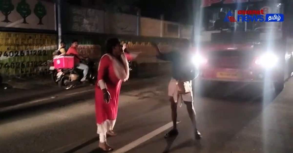 ஈரோட்டில் தலைக்கேறிய போதையில் நடு ரோட்டில் ரகளையில் ஈடுபட்ட இளம்பெண்; போக்குவரத்து பாதிப்பு