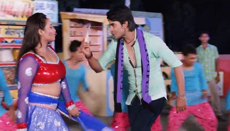 Bhojpuri SEXY video Tanushree Chatterjee Pradeep Pandey BOLD dance on Saadhe Teen Baje goes viral watch RBA