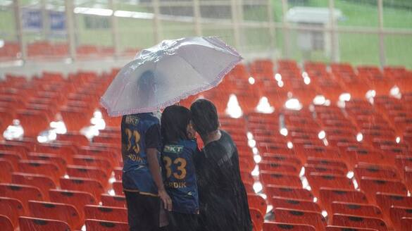Dhoni or Hardik, who will lift IPL trophy if another washout on reserve day gkc