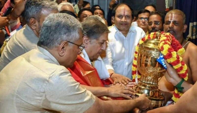CSK team officials felicitated by showing the IPL trophy to Chief Minister Stalin