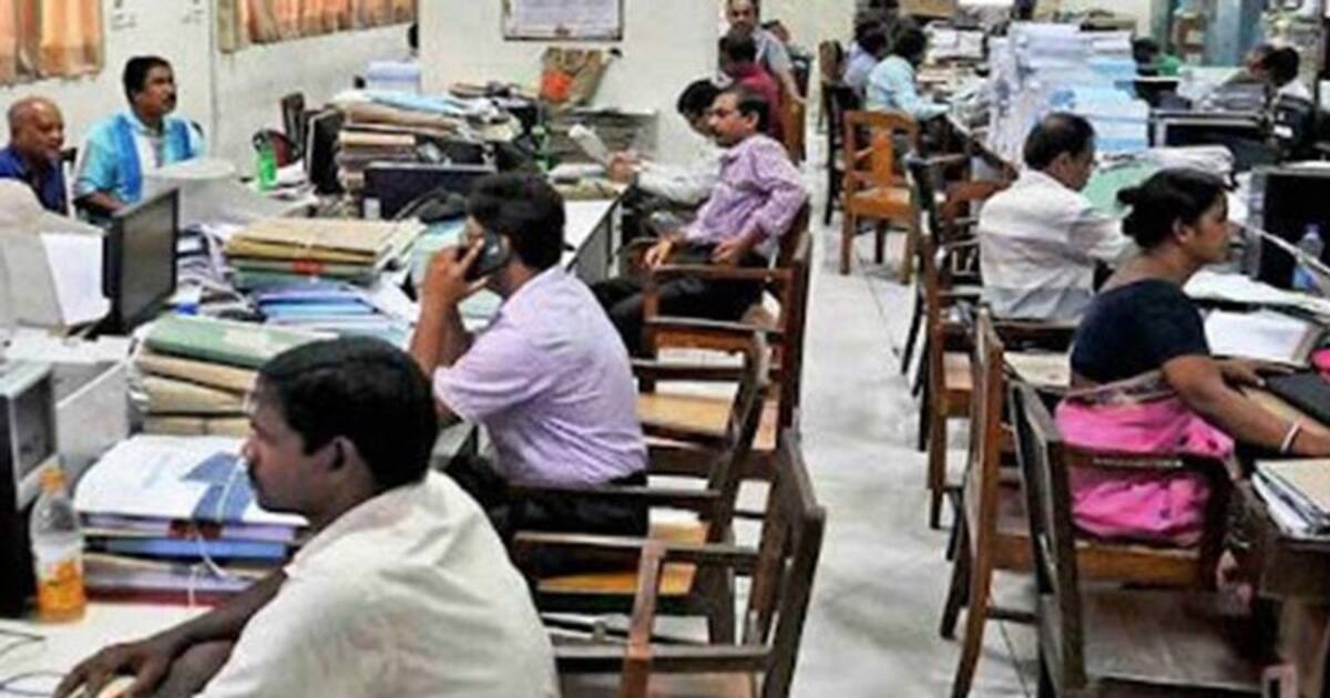 Kerala : கேரளாவில் இன்று ஒரே நாளில் பணி ஓய்வு பெறும் 11,800 அரசு ஊழியர்கள்!